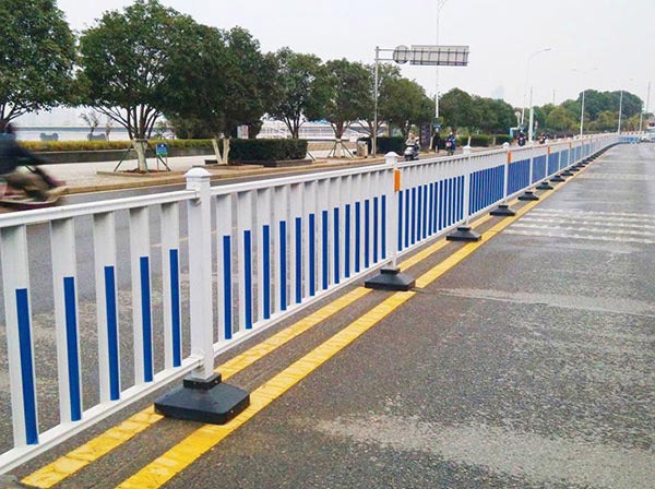 公路護欄