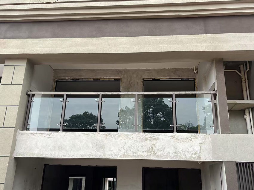 玻璃陽台欄杆